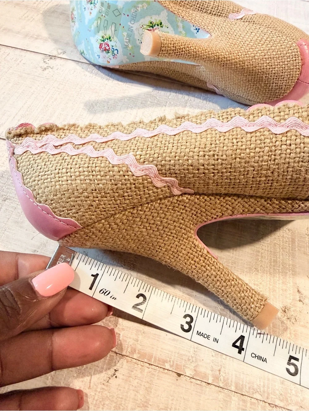 Irregular Choice Burlap Heels Size 38.5 Tan Brown Pink Ric Rac Trim Retro Pinup